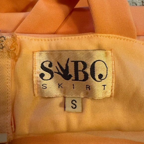 *3 for $9* Peachy Plunge Crop Top - Picture 8 of 9